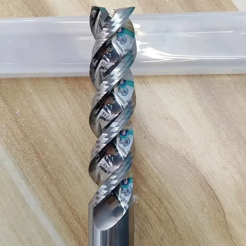 Frez końcowy z trzema krawędzi – End Mill recenzja i cena